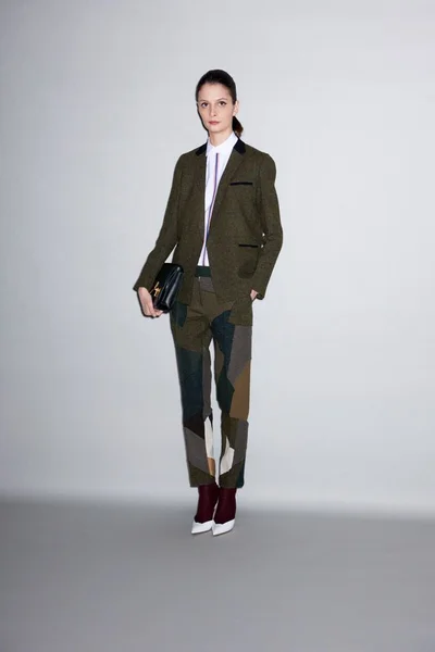 Look 16